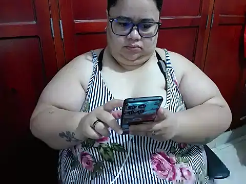 hotlesby4uxxx online show from June 18, 2:00 pm