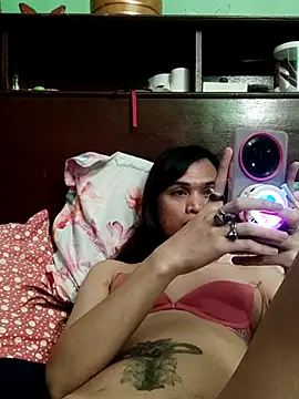 QueenSoreal online show from March 6, 6:25 pm