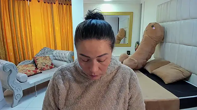 gaby trent online show from October 18, 3:37 pm