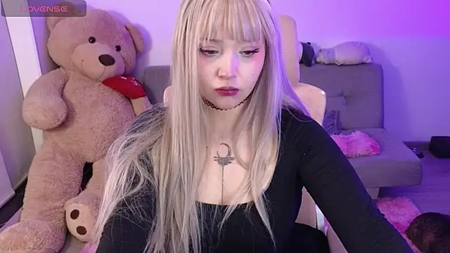 KuroChan420 online show from April 19, 3:39 am