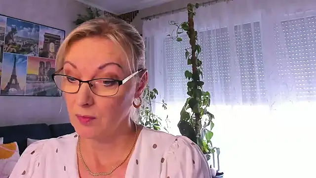 vanessa chat online show from September 29, 1:27 pm