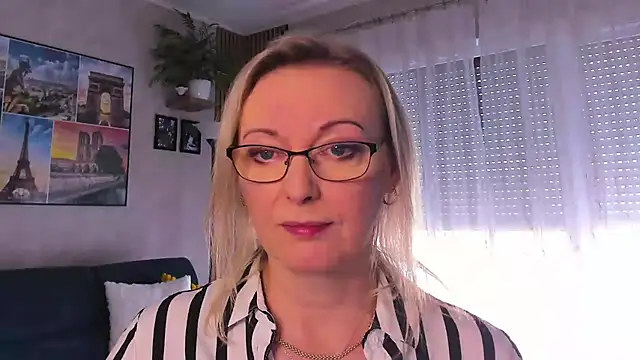 vanessa chat online show from April 15, 1:55 pm