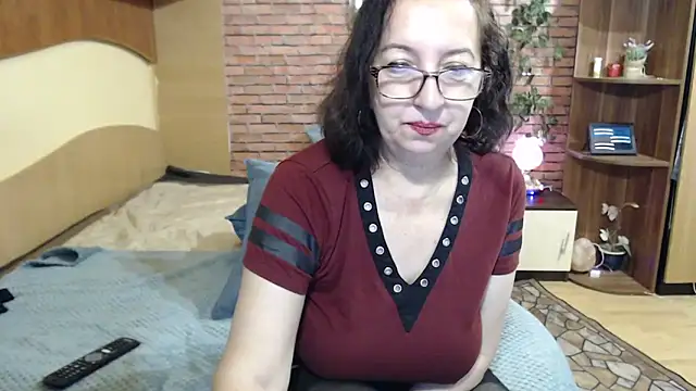 EvelyneFlirtyMilf online show from March 2, 5:19 am