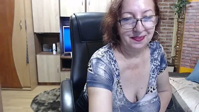 EvelyneFlirtyMilf online show from October 9, 4:49 am
