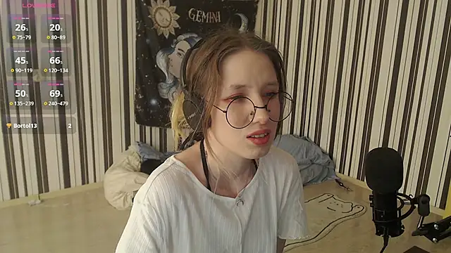  Hanna Moon  online show from October 3, 10:31 am