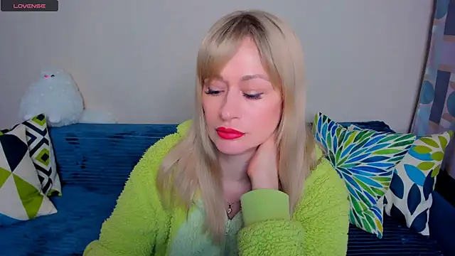 EllenMoore online show from April 13, 3:19 am