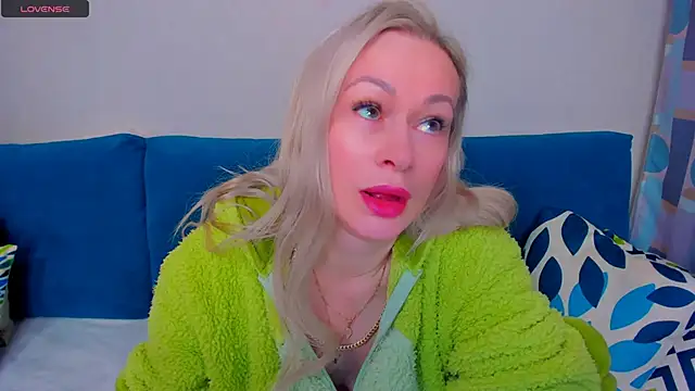 EllenMoore online show from October 4, 3:12 am