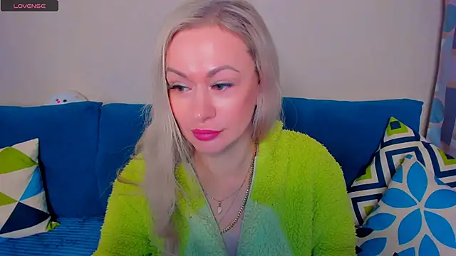 EllenMoore online show from October 15, 3:31 am