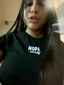 Fancyxlove online show from November 18, 1:01 pm