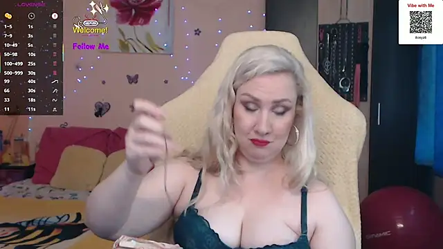 MissLexyGold online show from September 25, 1:43 pm