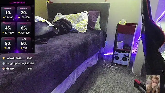 Blondiewithanass online show from January 14, 6:07 am