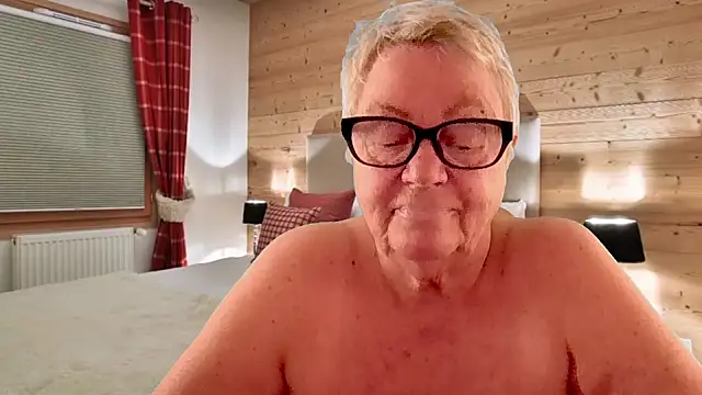 GrannyChrissy68 online show from March 30, 2:27 pm
