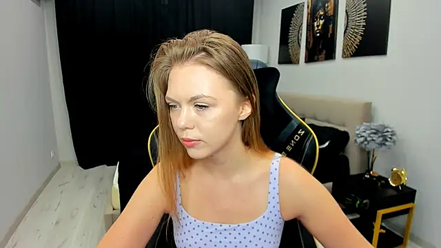 Strawberrye online show from April 17, 3:30 am