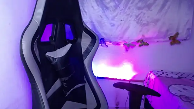 ninatiny online show from February 19, 12:21 am