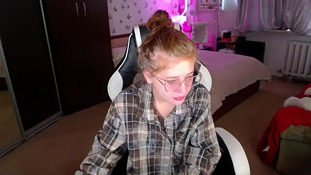 Kira honeyy online show from April 30, 3:45 am