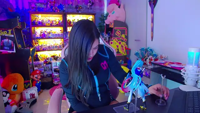 ambarEvans online show from April 18, 7:58 pm