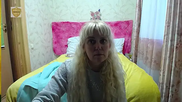 SunnySylvia online show from November 8, 12:43 pm