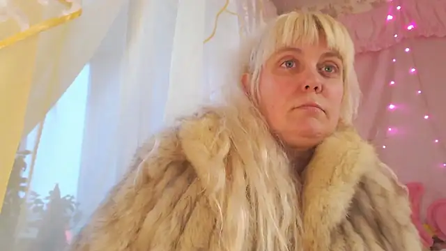 SunnySylvia online show from February 18, 1:32 pm