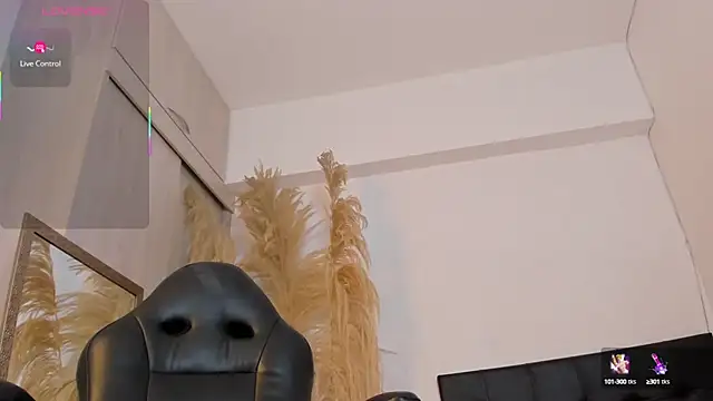 emma andrew1 online show from September 18, 4:05 pm