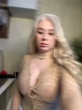 LaraHollywood online show from October 16, 7:00 am