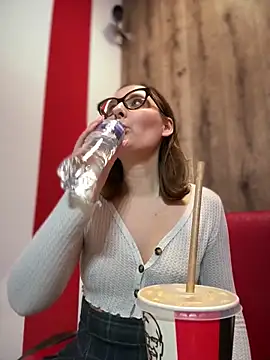 The Snowwhitee online show from February 11, 7:15 pm