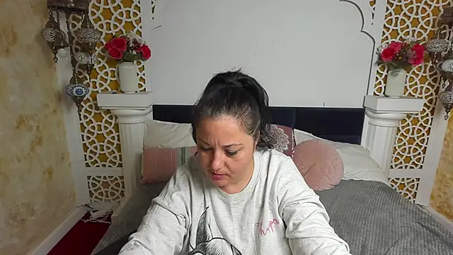 AleshaArabian online show from October 25, 4:20 am