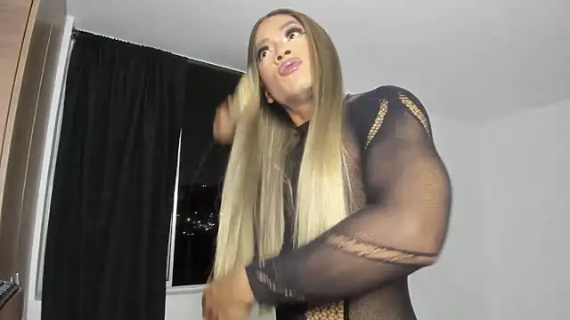 SARA TS FOX online show from October 10, 2:05 am