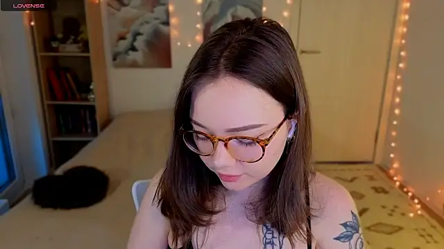 MilenaSaint online show from April 14, 3:50 am