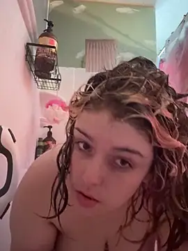 Bubblesgotcakee online show from April 12, 2:09 pm