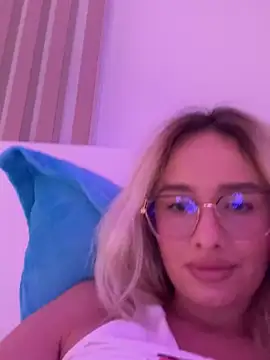 mollyxxx online show from September 12, 3:51 am