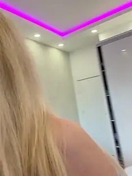 mollyxxx online show from April 8, 4:47 am