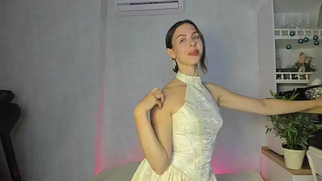 Teresa Hardly online show from October 10, 8:25 pm