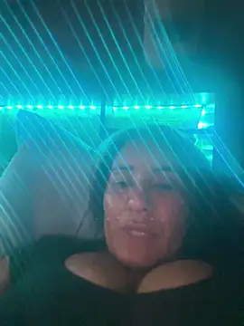 Aw ThROAt9 online show from May 1, 12:58 am