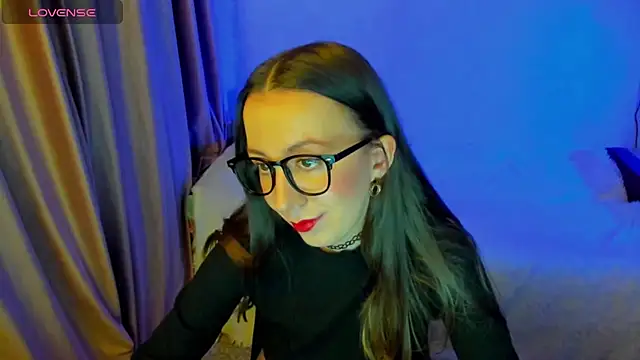 CurlySteph online show from March 5, 8:37 pm