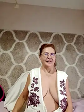 Hottie-Mom online show from December 21, 10:30 am