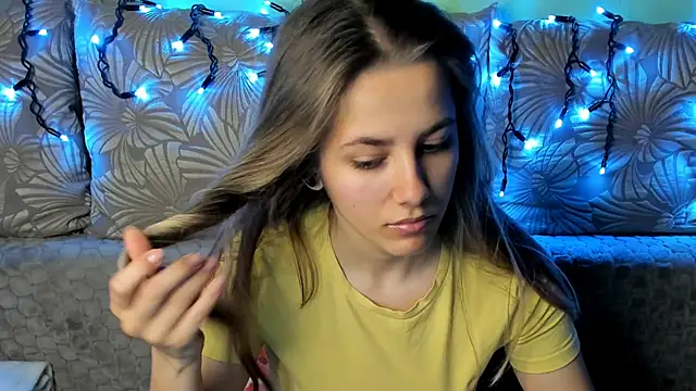 MaggieCake online show from December 18, 3:55 am