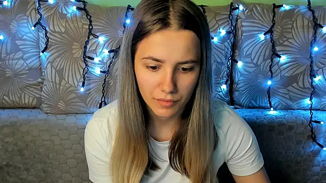 MaggieCake online show from October 18, 2:03 am