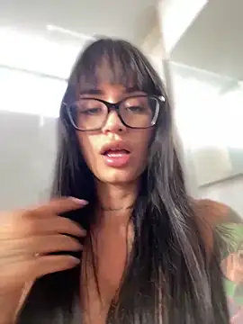 LaraHenao online show from September 10, 1:44 pm