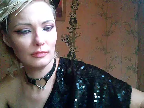 WildMissNiks online show from October 3, 8:19 am