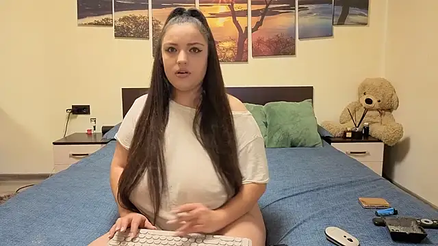 adelline online show from February 13, 10:00 pm