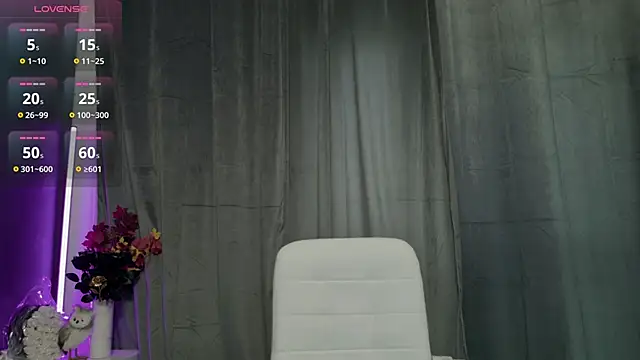 Raven Luna online show from March 2, 7:15 am