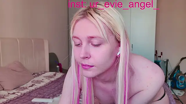 Evelyn rabbit online show from April 13, 12:28 pm