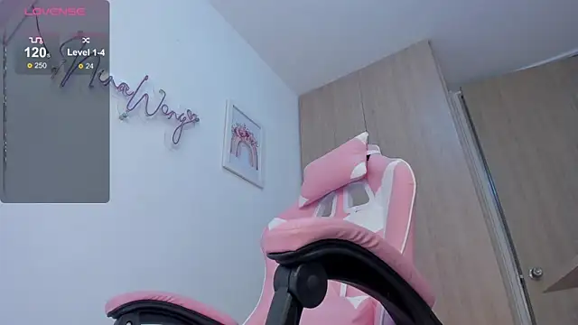 NinaWong online show from September 29, 8:25 pm