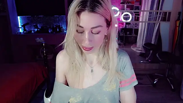 AnnieGOld  online show from December 13, 11:54 pm