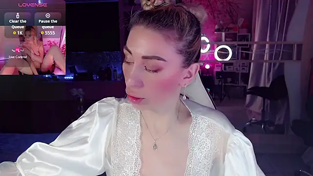 AnnieGOld  online show from December 21, 4:06 am