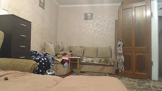 Amy August online show from February 18, 5:34 pm