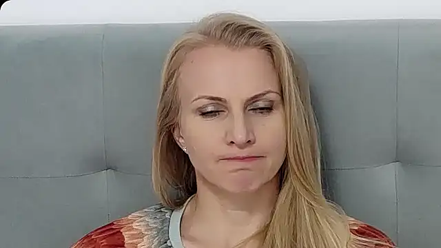 K  Adrienne online show from July 18, 9:01 am
