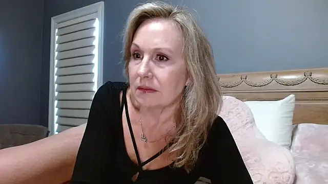 Lisaisluscious online show from September 29, 8:25 pm