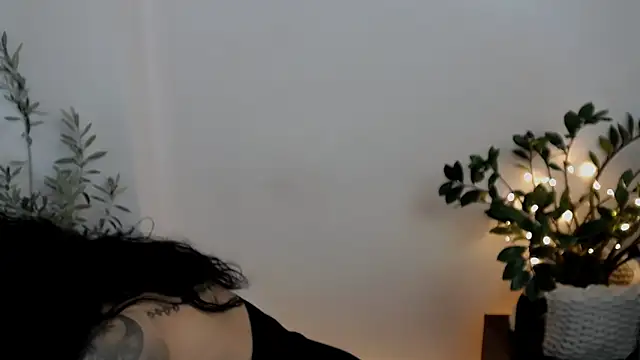 Xentthia online show from February 5, 3:37 pm