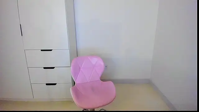 MiaStripDance online show from March 15, 8:00 pm